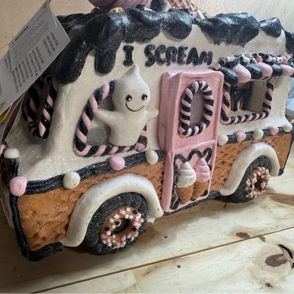 Halloween Gingerbread Clay dough Ice Cream “I Scream” Truck Lights Up! 11” NWT